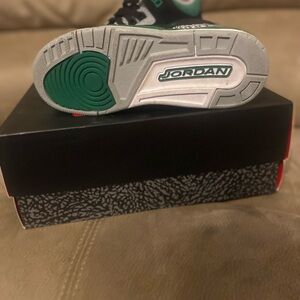 Jordan Retro High OG in Black and Metallic Gold